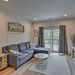 Modern Condo: 7 Mi To Downtown! *