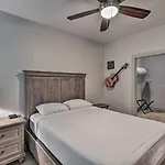 Modern Condo: 7 Mi To Downtown! * Nashville