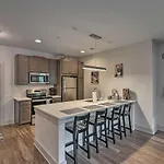Modern Condo: 7 Mi To Downtown! Nashville