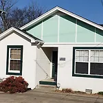 Contemporary Paradise W/ Private Bathroom