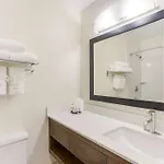 Red Lion & Airport Hotel