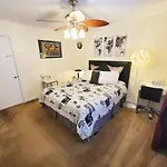 Homestay Contemporary Paradise W/ Private Bathroom *