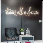 Big New And Modern With Skyline View Mural And Ping Pong Holiday home