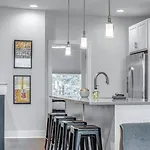 Holiday home Big New And Modern With Skyline View Mural And Ping Pong Nashville