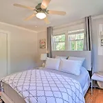 Spacious Nashville Retreat About 6 Miles To Broadway!