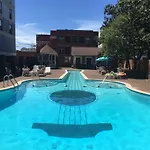 Music Row Retreat With Pool And Free Parking, Walk To Bars! *