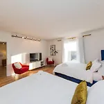 Music Row Retreat With Pool And Free Parking, Walk To Bars! Apartment *