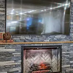 Rustic Lodge At The Maddox 6 Bedrooms