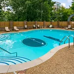 Music Row Retreat With Pool And Free Parking, Walk To Bars! * Nashville