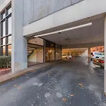 Music Row Retreat With Pool And Free Parking, Walk To Bars! Apartment Nashville