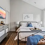 3 Bedroom Townhome In The Heart Of Nashville! Holiday home