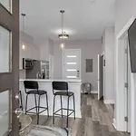 1st Floor No Steps - 2 Miles To Downtown *