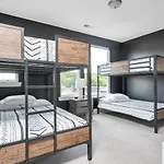 Big New And Modern With Skyline View Mural And Ping Pong Holiday home