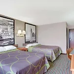 Super 8 by Wyndham Nashville/ Dntn/ Opryland Area