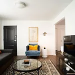 Apartment Abode - Marathon Village Near Downtown *