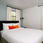 Apartment Abode - Marathon Village Near Downtown *