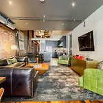 Tasteful Loft Apartment *