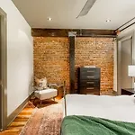 Tasteful Loft Apartment *