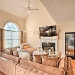 Holiday home Charming ~ 6 Mi To Downtown! Nashville