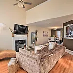 Charming ~ 6 Mi To Downtown! Holiday home *