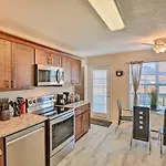 Charming ~ 6 Mi To Downtown! Holiday home Nashville