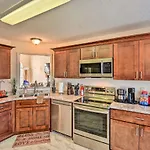 Charming ~ 6 Mi To Downtown! Holiday home *