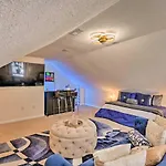 Charming ~ 6 Mi To Downtown! Holiday home *