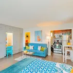 Hillview Studio - Seasonal Pool