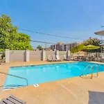Hillview Studio - Seasonal Pool