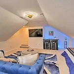 Charming ~ 6 Mi To Downtown! Holiday home Nashville