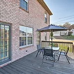Holiday home Charming ~ 6 Mi To Downtown! Nashville