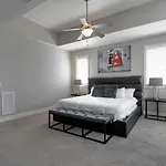 Music Row Nashville King Beds Keyless Entry