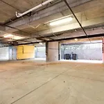 The Johnny Cash - Music Row District - Free Garage Parking - King Bed *
