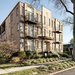 The Johnny Cash - Music Row District - Free Garage Parking - King Bed * Nashville
