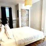 City Skyline Views In A Great Neighborhood