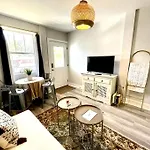 Weho House #11 Apartment