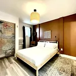 Weho House #11 Apartment *