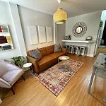 Just A Mile To Broadway Apartment *