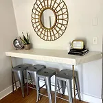 Apartment Just A Mile To Broadway *