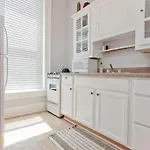 Apartment On Broadway