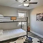 Holiday home ~ 7 Mi To Downtown! *