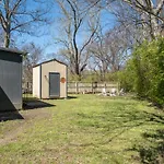 The Titan - Pet-Friendly Bungalow