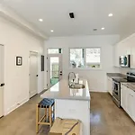 Holiday home 7 Mi To Dtwn Nashville: Modern Madison Townhome Nashville