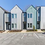Holiday home 7 Mi To Dtwn Nashville: Modern Madison Townhome *