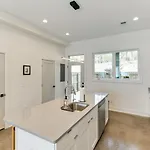 7 Mi To Dtwn Nashville: Modern Madison Townhome Nashville