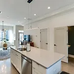 Holiday home 7 Mi To Dtwn Nashville: Modern Madison Townhome *