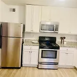 Apartment Cozy Condo, Minutes From Broadwy, Sleeps 5 *