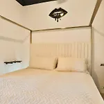 Quiet, And Cozy, Minutes From Attractions And Experiences! Apartment