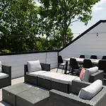 Gated Luxe With Rooftop, Bunk Room, & Parking, Sleeps 10 With King Suite, Queen & Custom Bunks, Gourmet Kitchen With Wine Fridge, Rooftop Patio, Dog Friendly, Dedicated Parking, Mins From Downtown And Broadway, 24 Hour Hospitality * Nashville