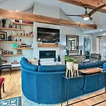 Beautiful Near Downtown W/ Hot Tub! Nashville